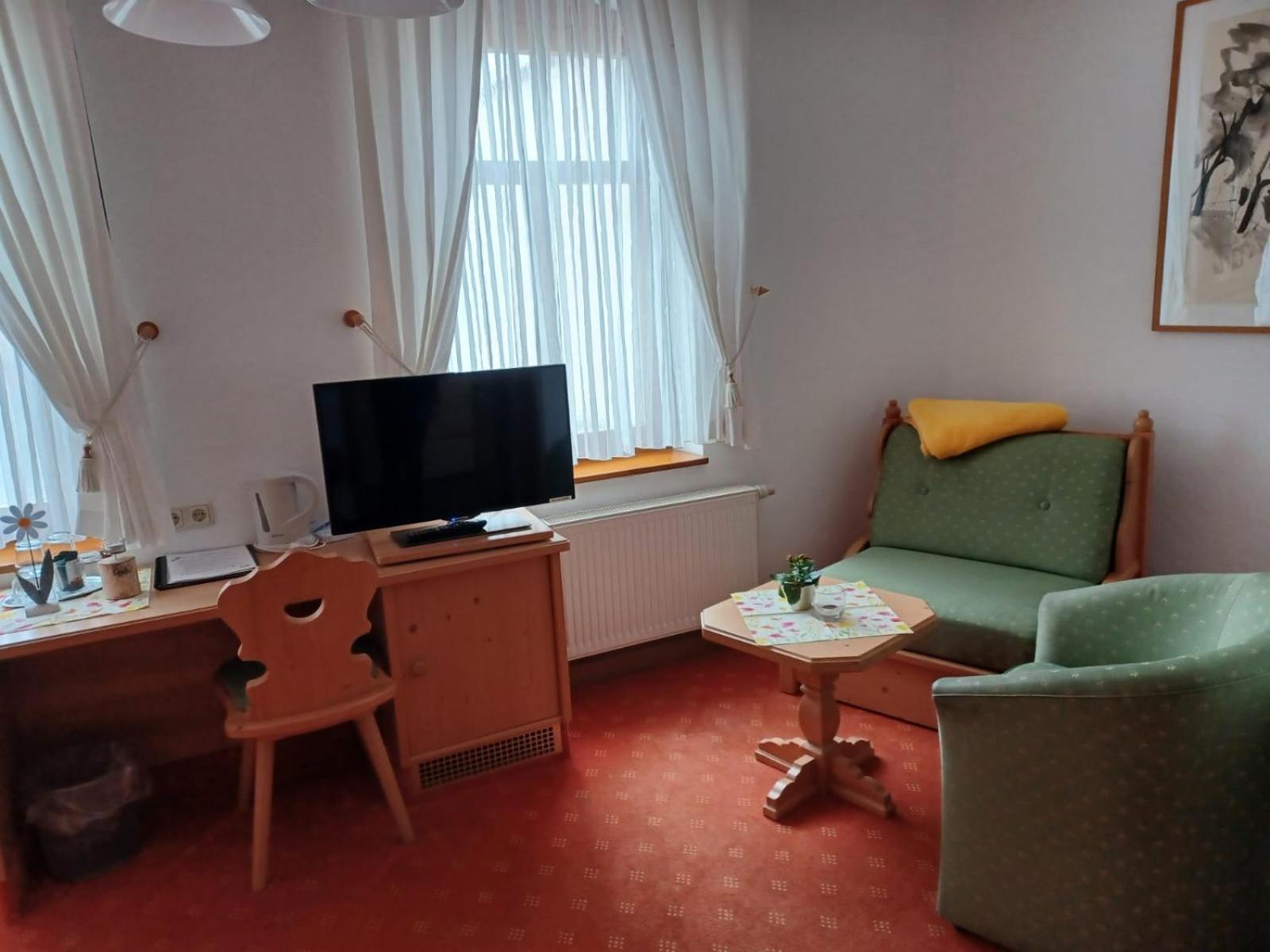 Pension Und Gaststaette "Zur Brauschaenke" Шёнек Экстерьер фото