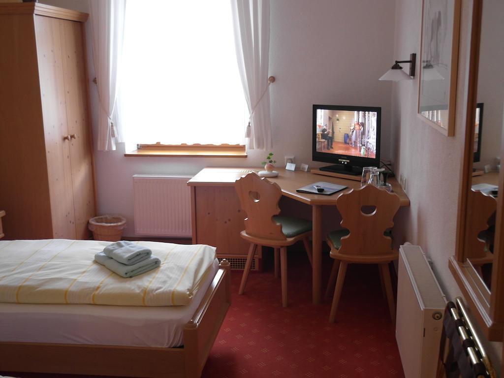 Pension Und Gaststaette "Zur Brauschaenke" Шёнек Номер фото