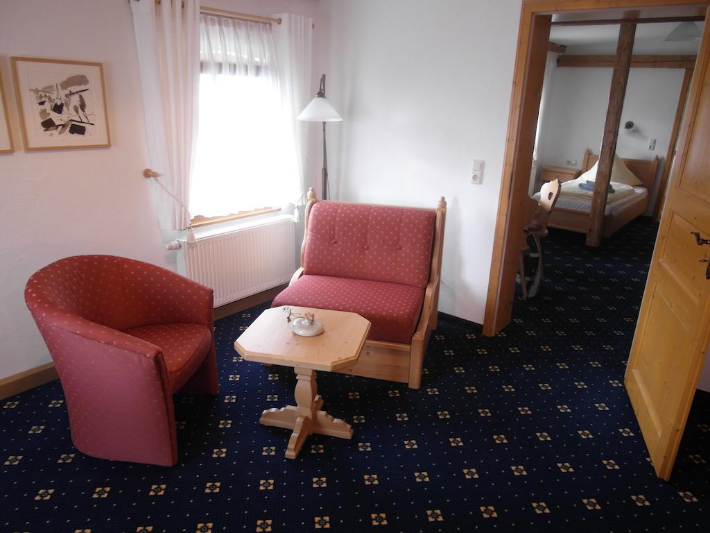 Pension Und Gaststaette "Zur Brauschaenke" Шёнек Экстерьер фото